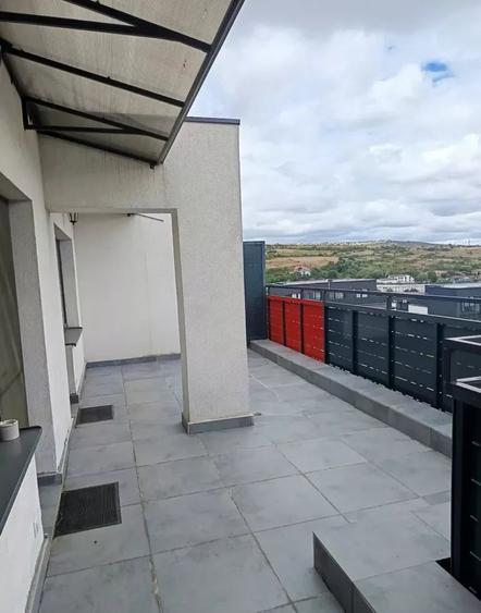 Apartament cu 2 camere semidecomandat, mobilat în Baciu