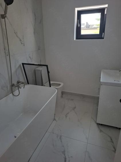 Casă cu 6 camere cu Teren 540 Mp în Central