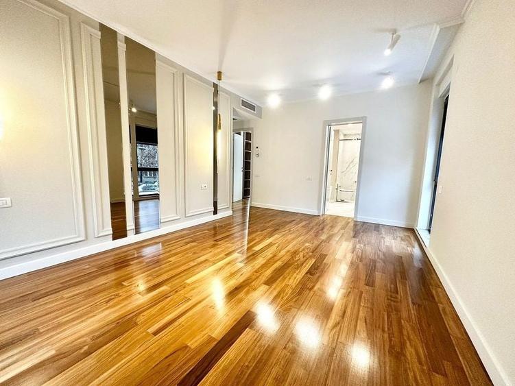 Apartament cu 4 camere în Capitale