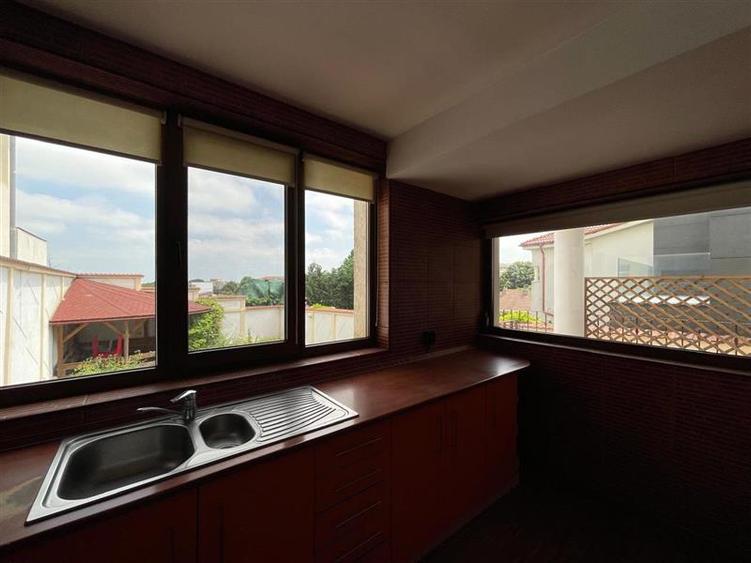 Casă individuală cu 5 camere cu Canalizare în Ultracentral