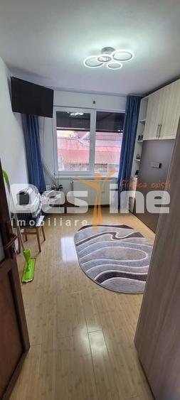 Apartament cu 3 camere decomandat în Craiter