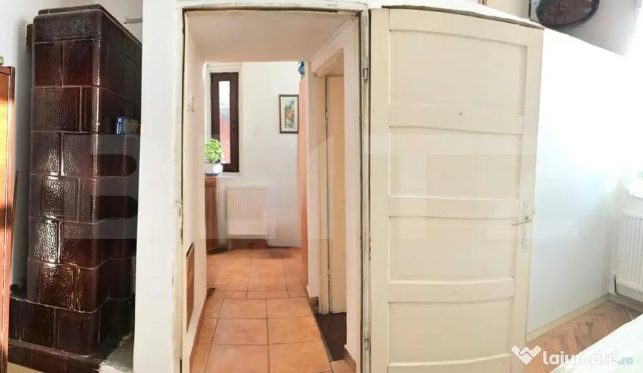 Apartament cu 4 camere semidecomandat în Cetate