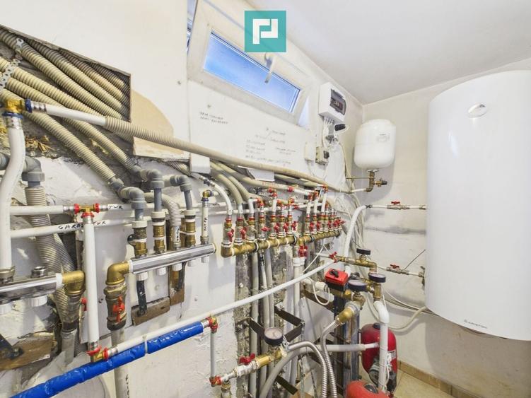 Casă individuală cu 12 camere cu Canalizare în Oncea