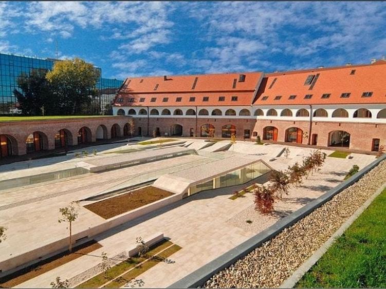 Spațiu comercial, de 377 mp, în Central