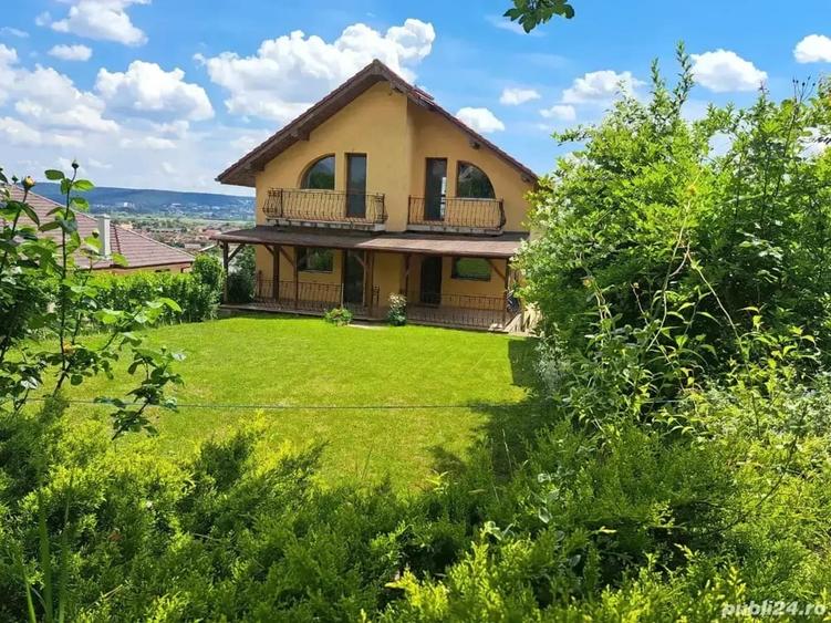 Casă cu 5 camere cu Teren 1040 Mp în Unirii