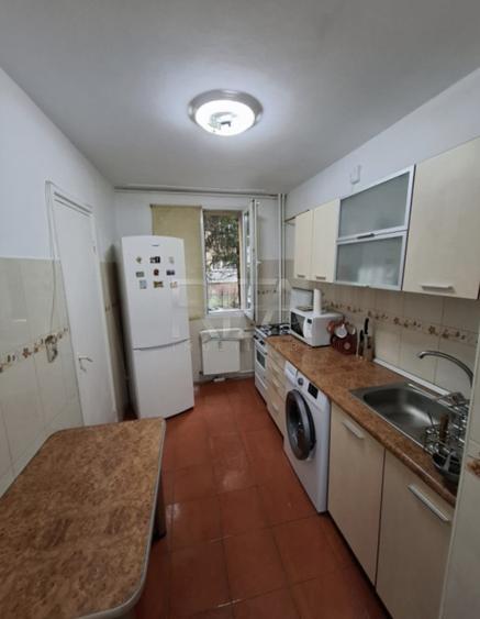 Apartament cu 3 camere decomandat, mobilat în Drumul Taberei