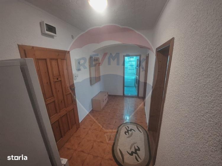 Apartament cu 2 camere, mobilat în Central