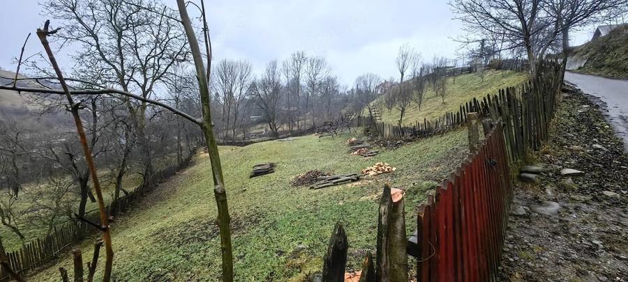 Teren de 1131 mp, în Trăisteni
