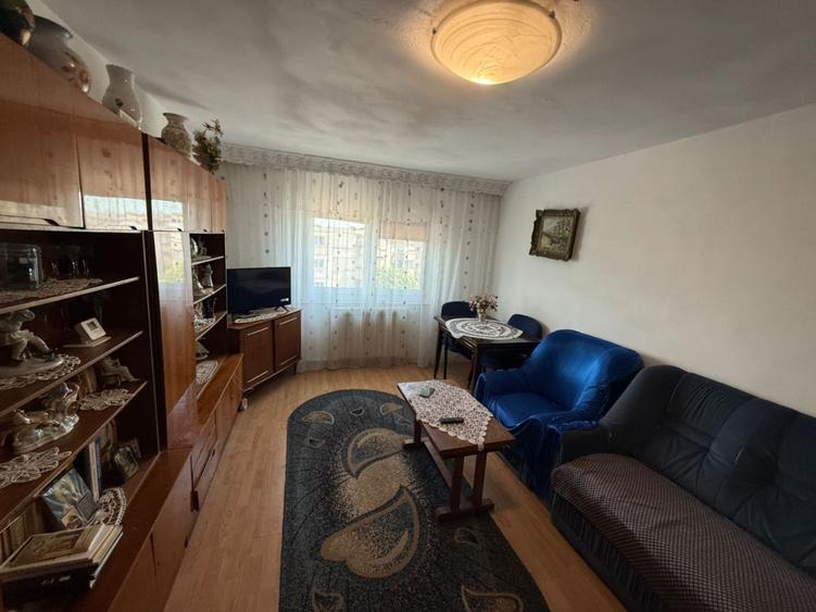 Apartament cu 3 camere decomandat în Tomis III