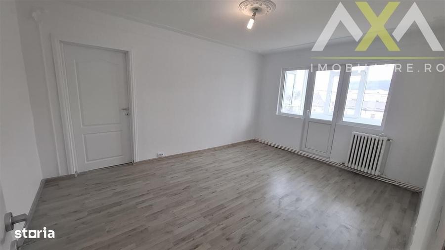Apartament cu 3 camere semidecomandat în Alexandru cel Bun