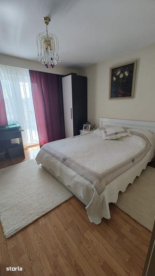 Casă cu 5 camere cu Teren 864 Mp în Băcia