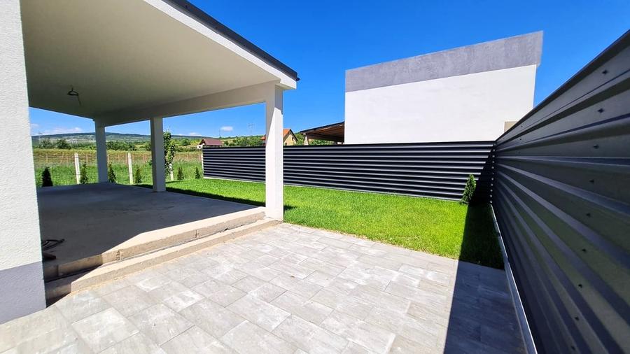 Casă cu 4 camere cu Teren 3504 Mp în Șelimbăr