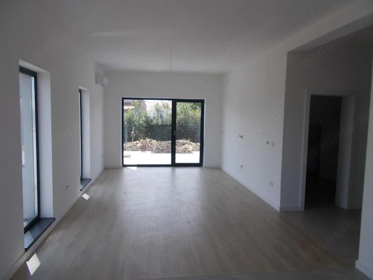 Triplex, P+E, Sacalaz, 3 si 2 dormitoare, living, la cheie, 105 si 86mp, com=0% - 13