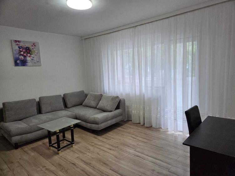 Apartament cu 3 camere decomandat în Spitalul Județean