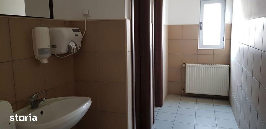 Spațiu comercial, de 1,800 mp, în Central