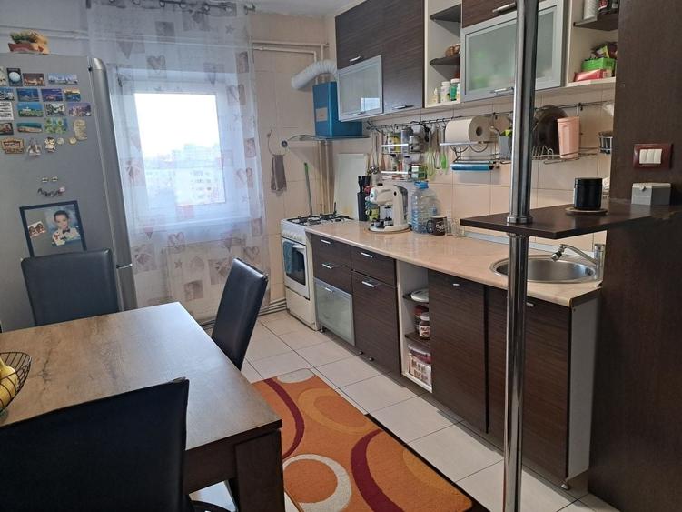 Apartament cu 2 camere semidecomandat în Mioriței