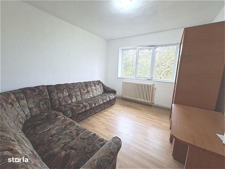 Apartament cu 3 camere decomandat în Tătărași