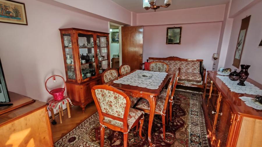 Apartament cu 4 camere decomandat în Mazepa 1