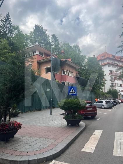Casă individuală cu 12 camere cu Canalizare în Sinaia