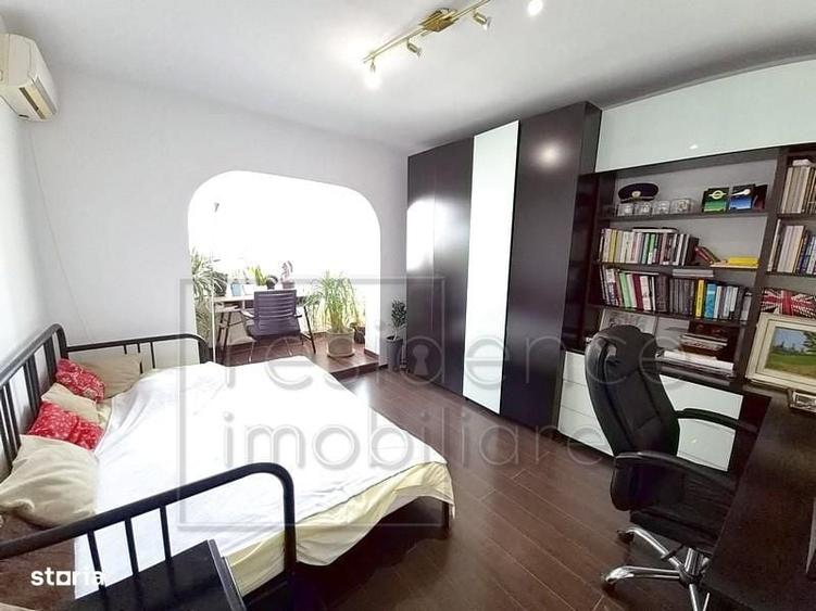 Apartament cu 4 camere decomandat în Plopilor
