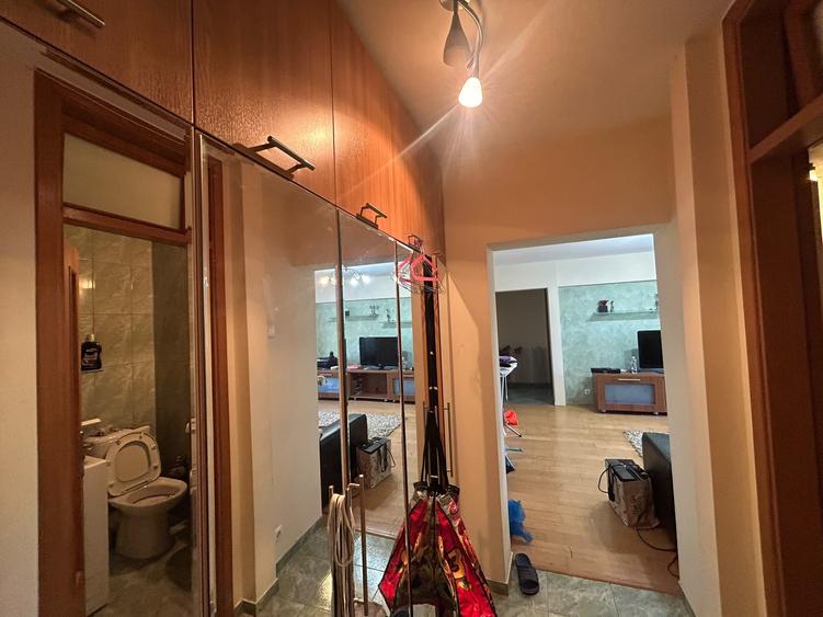 Apartament cu 3 camere în Calea Călărașilor