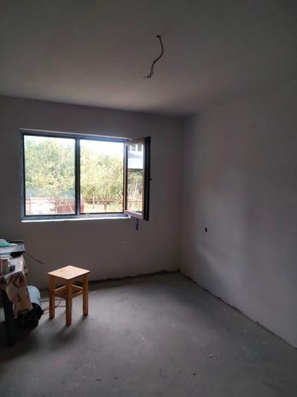 Casă individuală cu 8 camere cu Teren 800 Mp în Măineasca