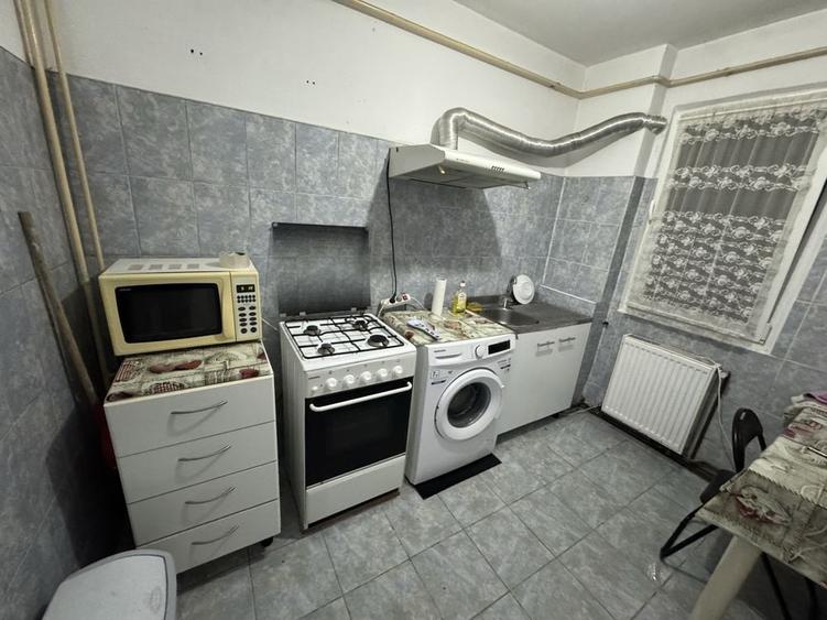 Apartament cu 2 camere nedecomandat în Podul de Piatră