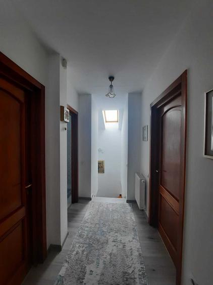 Casă cu 3 camere în Livezeni