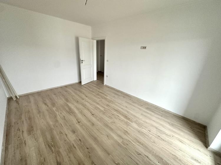 Casă individuală cu 4 camere cu Canalizare în Cetate