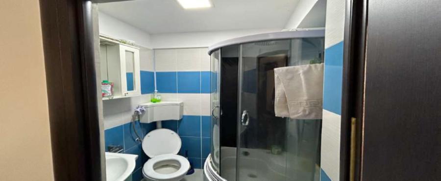 Apartament cu 3 camere semidecomandat în Calea Călărașilor