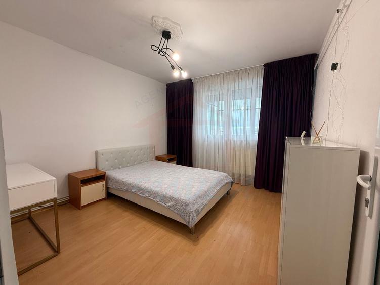 Apartament cu 3 camere decomandat în Micro 20