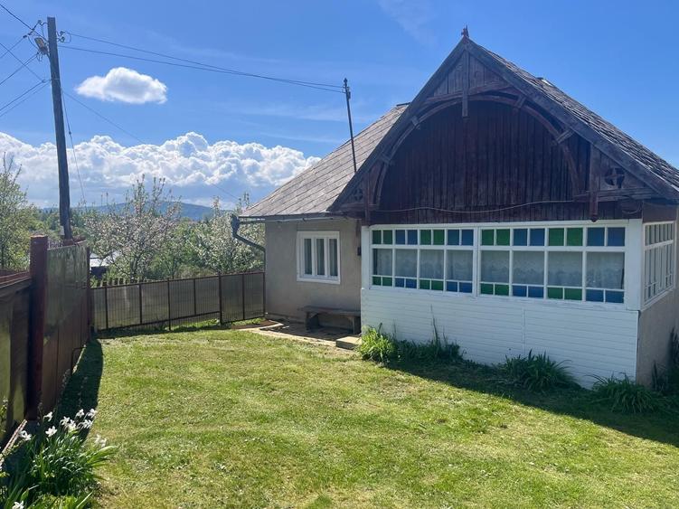 Casă cu 2 camere în Dealu Negru