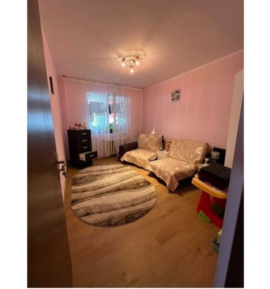 Apartament cu 4 camere semidecomandat în Rahova