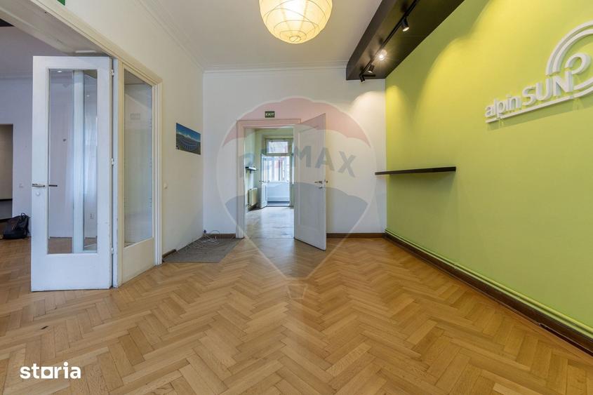 Apartament cu 4 camere în Centrul Istoric