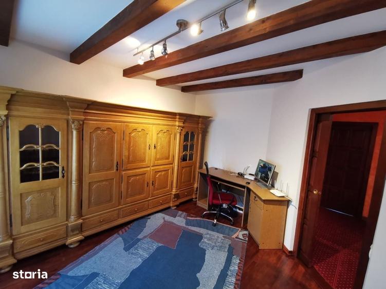 Casă cu 4 camere în Bucium