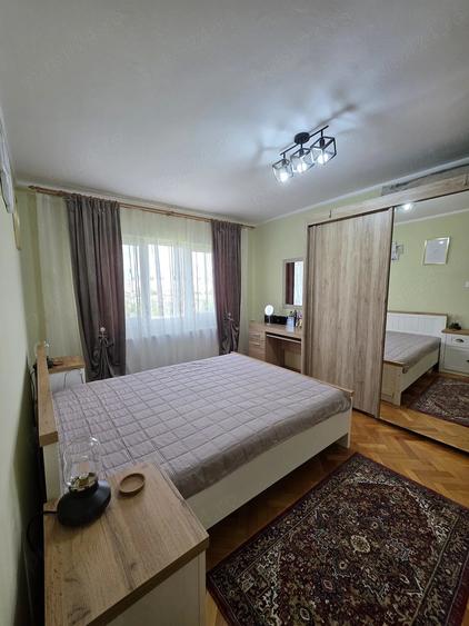 Apartament cu 3 camere semidecomandat în Gheorghe Lazăr