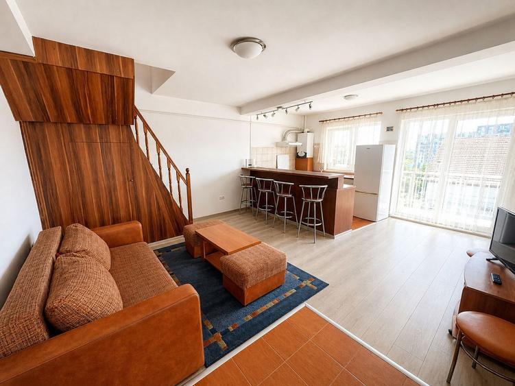 Apartament cu 4 camere decomandat, mobilat în Bună Ziua
