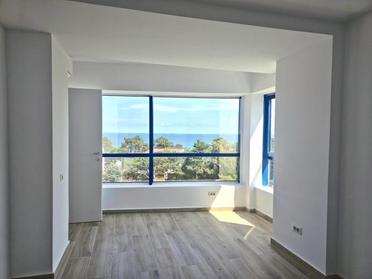 Apartament cu 3 camere semidecomandat în Olimp