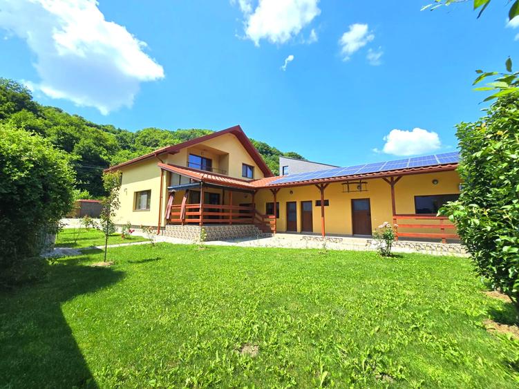 Casă individuală cu 6 camere cu Canalizare în Florești
