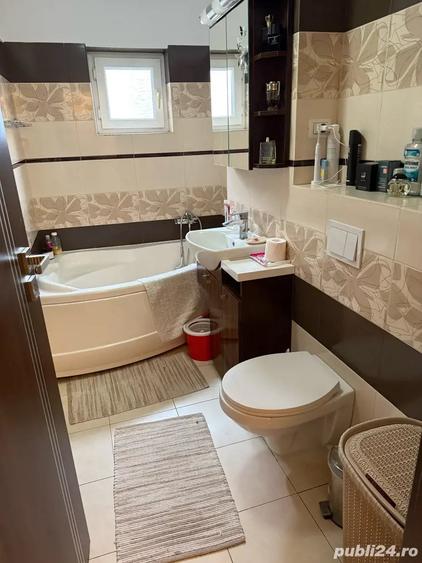 Apartament cu 4 camere decomandat în Funcționarilor