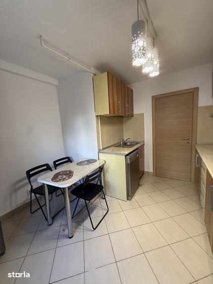 Apartament cu 3 camere decomandat în Tei