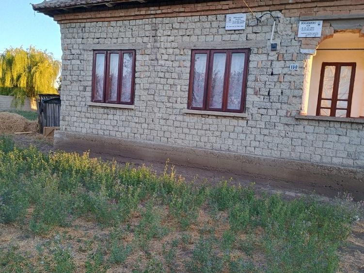Casă cu 4 camere în Seaca de Câmp