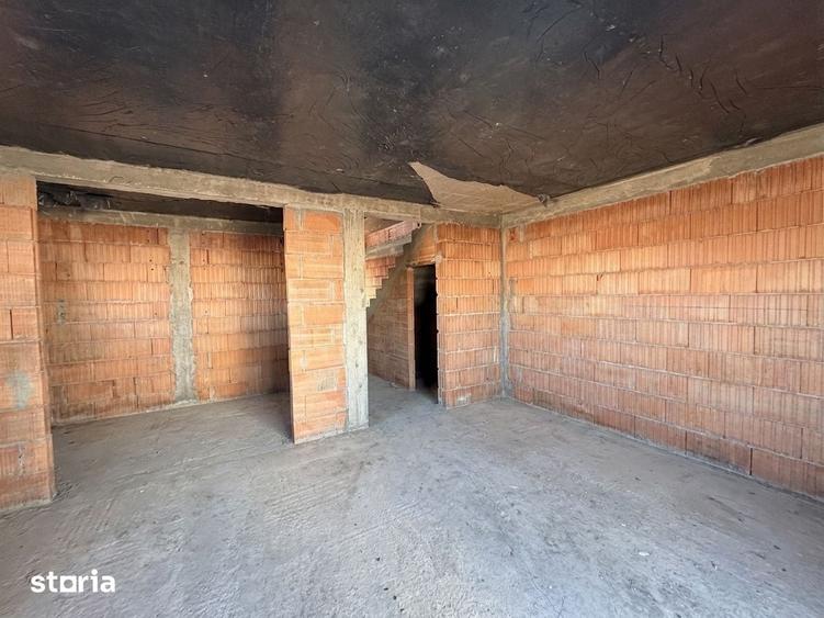 Duplex cu 3 camere | interior la rosu | 86.7 mp utili | Mosnita Veche - 2