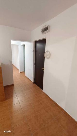 Apartament cu 4 camere semidecomandat în Turda