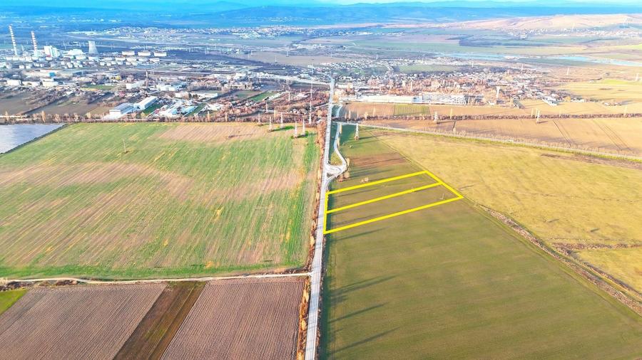 Teren agricol extravilan de 8576 mp, în Est