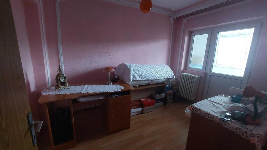 Apartament cu 4 camere decomandat în Dacia