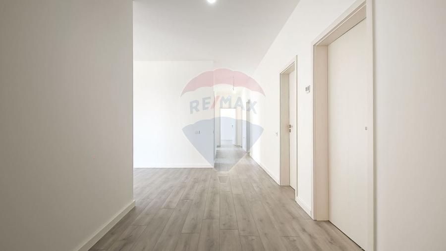 Casă cu 5 camere cu Teren 657 Mp în Hălchiu