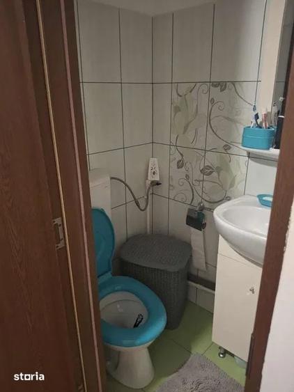 Apartament cu 3 camere decomandat în Tei