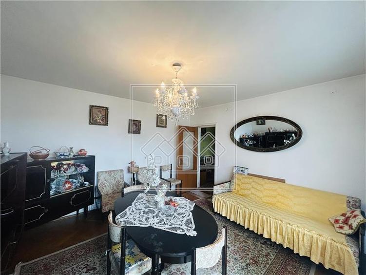 Apartament cu 3 camere decomandat în Mihai Viteazul