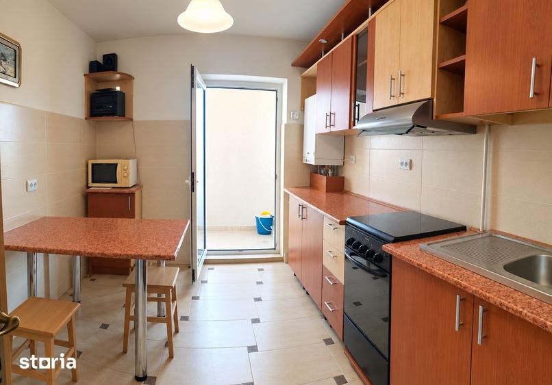 Apartament cu 3 camere decomandat în Școlilor
